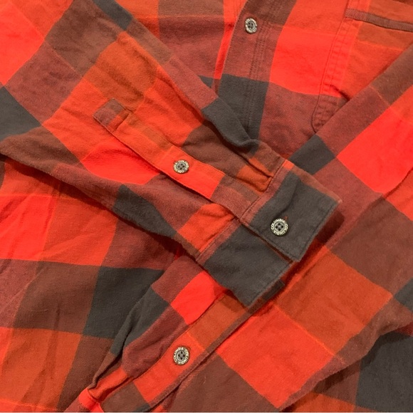 Columbia‎ Red and Black Plaid Long Sleeve Button Up XL Casual Regular Fit - Picture 3 of 6